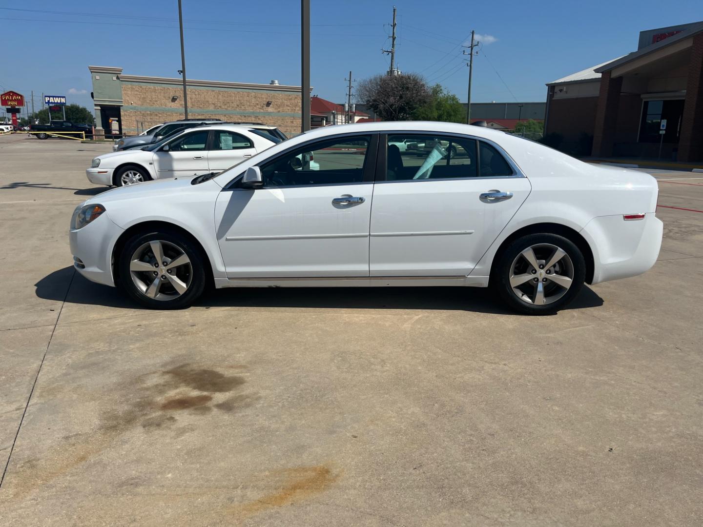 2012 white /black Chevrolet Malibu 1LT (1G1ZC5EU4CF) with an 2.4L L4 DOHC 16V FFV engine, 6-Speed Automatic transmission, located at 14700 Tomball Parkway 249, Houston, TX, 77086, (281) 444-2200, 29.928619, -95.504074 - Photo#3